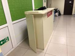 Стойки ресепшн.