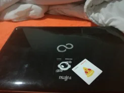 Fujitsu. 2,3����, ��� 4 ��, ���� 500���, WiFi, Bluetooth, ����������� �� 1��.