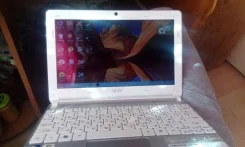 Acer Aspire One D270. 10.1", 1,6����, ��� 2048 ��, ���� 500���, WiFi, Bluetooth ����