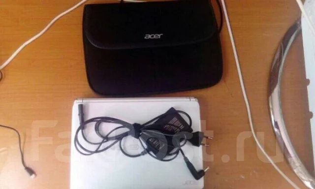 Acer Aspire One D270. 10.1", 1,6����, ��� 2048 ��, ���� 500���, WiFi: 1, Bluetooth: 1 ����