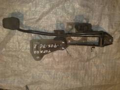 Педаль тормоза. Ford Focus, CB4 Двигатели: AODA, AODB, ASDA, ASDB, HWDA, HWDB, HXDA, HXDB, KKDA, KKDB, QQDB, SHDA, SHDB, SHDC, SIDA