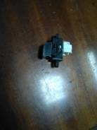 Кнопка стеклоподъемника. Nissan: X-Trail, NV350 Caravan, Hardbody, King Cab, Elgrand, Presage, Avenir, NP300, Almera, Sunny, March Box, Cube, Silvia...