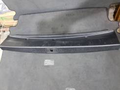 Накладка багажника. Audi A8, 4E2, 4E8 Audi S8, 4E2, 4E8 Двигатели: ASB, ASE, ASN, BBJ, BDX, BFL, BFM, BGK, BGN, BHT, BMC, BNG, BPK, BSB, BSM, BTE, BVJ...