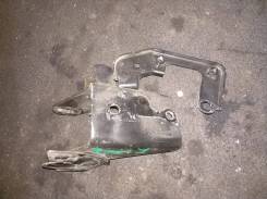 Кронштейн опоры двигателя. Toyota Avensis, AZT250, AZT250L, AZT250W Двигатель 1AZFSE
