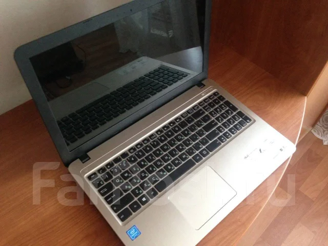 Asus VivoBook X540SA. 15.6", 1,6����, ��� 2048 ��, ���� 500���, WiFi: 1, Bluetooth: 1, ����������� �� 9��. ��� ����� �� ������������-��-����� ����