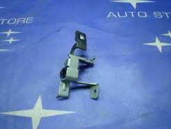 Ручка открывания бензобака. Subaru Forester, SH, SH5, SH9, SH9L, SHJ, SHM Двигатели: EJ20, EJ201, EJ202, EJ203, EJ204, EJ205, EJ20A, EJ20E, EJ20G, EJ2...
