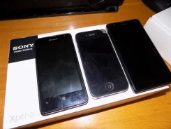 Sony Xperia ZR. �/�