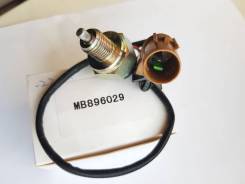 Датчик включения полного привода Mitsubishi MB896029