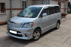 Toyota Noah. Без водителя