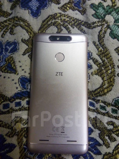 ZTE Blade V8. �/� ����