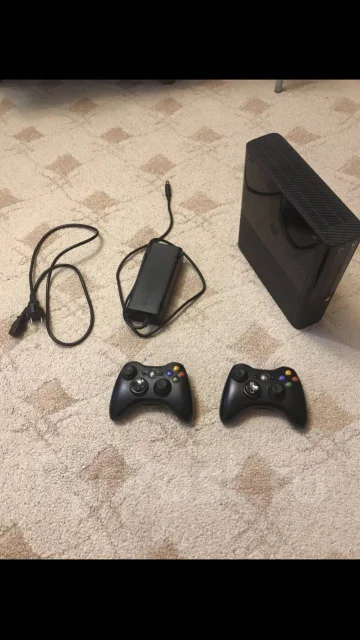 Microsoft Xbox 360 E. ��� ����� �� ������ ����