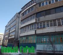 2-комнатная, улица Орджоникидзе 38. центр # комарова, агентство, 50 кв. м. Дом снаружи