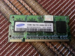 SO-DIMM DDR2.