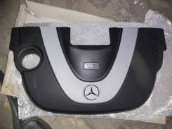 Крышка двигателя. Mercedes-Benz