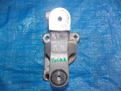 Крепление рулевой рейки. Honda CR-V, RE3, RE4 Двигатели: K24Z1, K24Z4, N22A2, R20A1, R20A2
