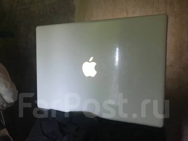 Apple MacBook 13 2008 Early MB404. 13.3", 2 400����, ��� 3072 ��, ���� 120���, WiFi: 1, Bluetooth: 1, ����������� �� 3��. ����
