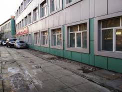 Торговое помещение на Снеговой - 240 кв. м. 1 эт. отд. вход. 240 кв. м., улица Снеговая 18а, р-н Снеговая. Дом снаружи