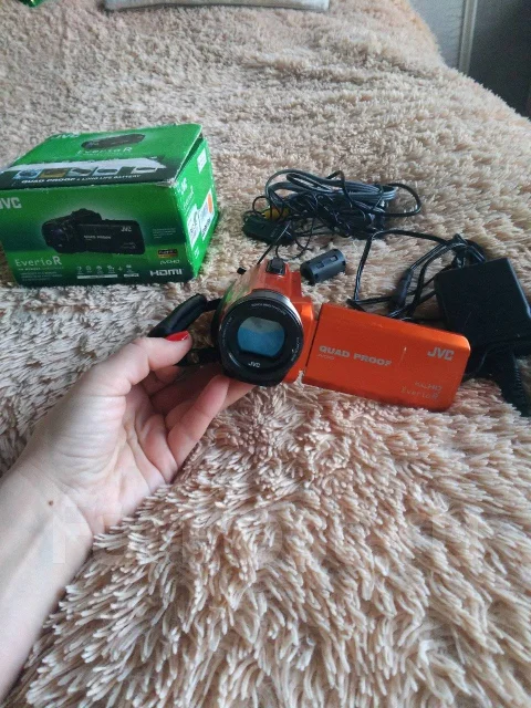 JVC Everio GZ-R415 ����