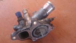 Корпус термостата. Nissan: Teana, Wingroad, X-Trail, NV350 Caravan, Serena, Avenir, Primera, Prairie, Liberty, Bluebird Sylphy, Caravan, Atlas, AD Дви...