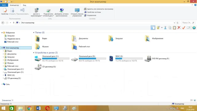 Lenovo B590. 15.6", 2,4����, ��� 4 ��, ���� 300���, WiFi: 1, Bluetooth: 1, ����������� �� 6��. ����