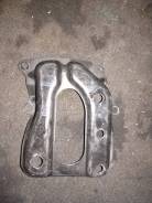 Кронштейн под аккумулятор. Toyota Avensis, AZT250, AZT250L, AZT250W, AZT255, AZT255W Двигатели: 1AZFE, 1AZFSE