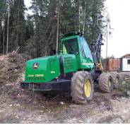 John Deere. Харвестер 1270 D, 2005 г. в., 11 000 куб. см., 15 000 кг., 17 000,00 кг.