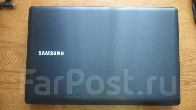 Samsung 355E5C. 15.6", 1,7����, ��� 4 ��, ���� 320���, WiFi: 1, Bluetooth: 1, ����������� �� 1��. ����