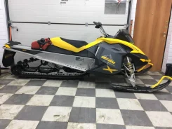 BRP Ski-Doo Summit ����