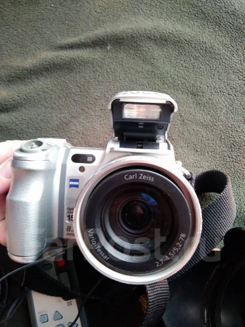 Sony Cyber-shot DSC-H9. 8 - 8.9 ��, ���: 14� � ����� ����