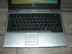 LG E200. 12", ��� 2048 ��, ���� 120���, WiFi, Bluetooth ����