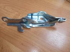 Крепление капота. Toyota Land Cruiser, FZJ100, FZJ105, HDJ100, HDJ100L, HDJ101, HDJ101K, HZJ105, HZJ105L, UZJ100, UZJ100L, UZJ100W Двигатели: 1FZFE, 1...