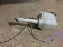 Бачок стеклоомывателя. Toyota Grand Hiace, KCH10, KCH10W, KCH16, KCH16W, VCH10, VCH10W, VCH16, VCH16W Toyota Touring Hiace Toyota Granvia, KCH10, KCH1...