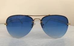 Очки Ray-Ban.