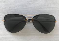 Очки Ray-Ban.