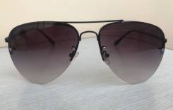 Очки Ray-Ban.