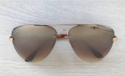 Очки Ray-Ban.