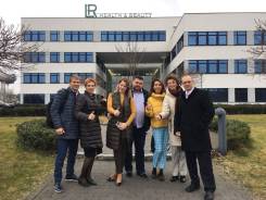 Предложение партнерства и бизнеса с LR