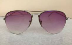 Очки Ray-Ban.