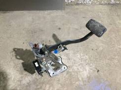 Педаль тормоза. Toyota Grand Hiace, KCH10, KCH10W, KCH16, KCH16W, VCH10, VCH10W, VCH16, VCH16W Toyota Granvia, KCH10, KCH10W, KCH16, KCH16W, VCH10, VC...