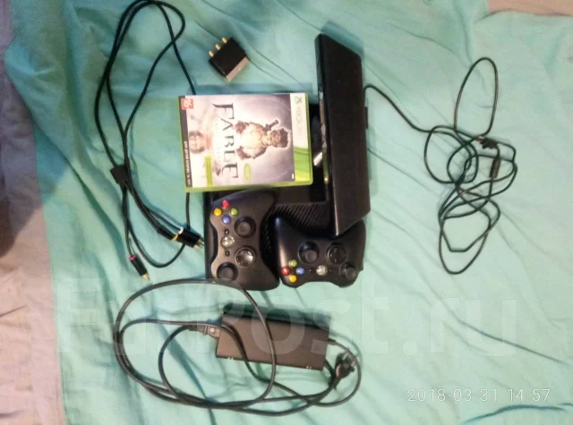 Microsoft Xbox 360 E. ��� ����� �� ������� ����