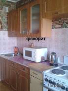 2-комнатная, улица Прапорщика Комарова 42. Центр, 50 кв. м.