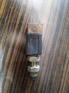 Концевик под педаль тормоза. Subaru: Pleo, Forester, Legacy, R2, Impreza, R1, Exiga, Domingo, Vivio, Stella Двигатели: EN07E, EN07S, EN07U, EN07W, EN0...