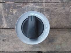 Кнопка включения 4wd. Toyota Sequoia, UPK65, UPK65L, USK65 Toyota Tundra, UPK55, UPK56, UPK57, USK55, USK56, USK57 Двигатели: 1URFE, 3URFBE, 3URFE