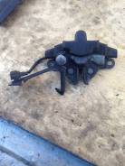 Замок капота. Toyota Kluger V, ACU20, ACU20W, ACU25, ACU25W, MCU20, MCU20W, MCU25, MCU25W, MCU28 Двигатели: 1MZFE, 2AZFE, 3MZFE