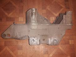 Кронштейн опоры двигателя. Seat Ibiza, 6L1 Seat Cordoba, 6L2, 6L5 Skoda Fabia, 6Y2, 6Y3, 6Y5 Volkswagen Polo, 6N1, 9A2, 9N1, 9N2, 9N3 Двигатели: AZL...