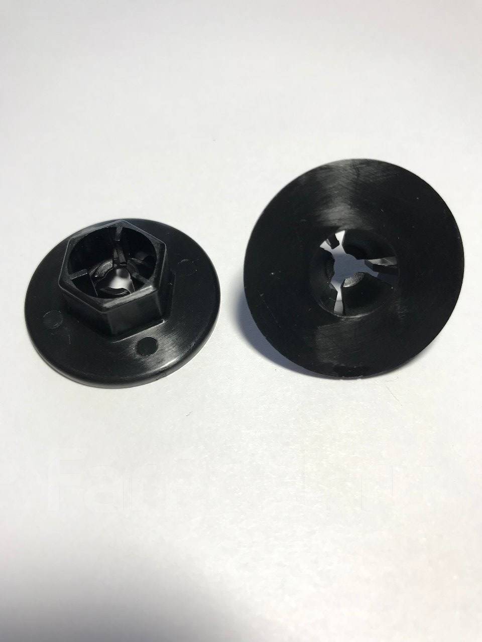 8414526000 пластиковая гайка. Volvo 980740 гайка пластиковая. Гайка hyundai 84145-26000. Клипса гайка подкрылка мазда 6. Гайка hyundai 84145-26000.