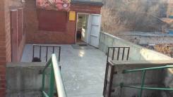 Сдается павильон. 43 кв. м., улица Адмирала Юмашева 26а, р-н Баляева. Дом снаружи