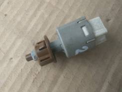 Концевик под педаль тормоза. Toyota: Allion, Aurion, ist, Allex, Vios, Ipsum, Corolla, Innova, Estima, Avensis Verso, Vanguard, Caldina, FJ Cruiser, T...