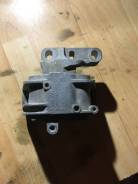 Подушка двигателя. Skoda Octavia, 1Z3, 1Z5, 933 Skoda Superb, 3T4, 3T5 Skoda Yeti, 5L7, 677 Двигатели: AZV, BJB, BKC, BKD, BLS, BMM, BMN, BSE, BSF, BU...