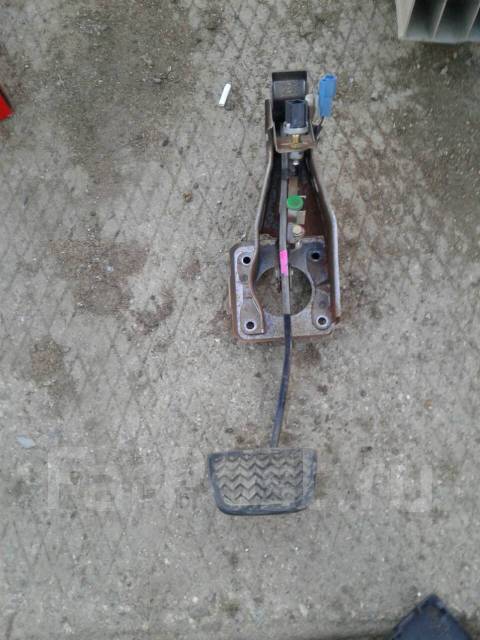 Проваливается педаль тормоза тойота хайлюкс - 84 фото